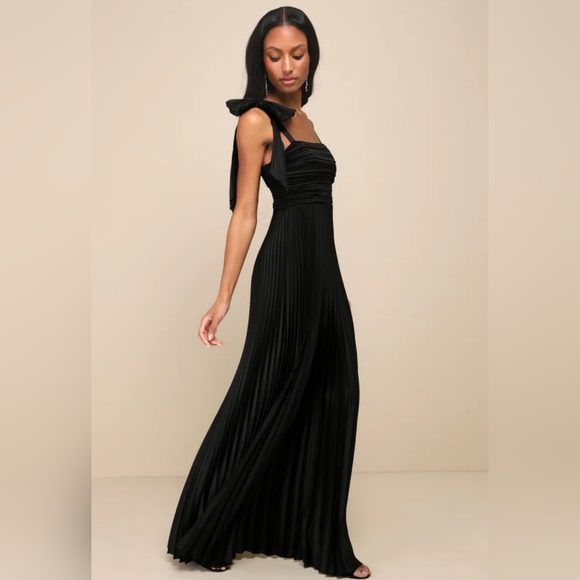 NWOT Lulus Black Satin Pleated Bow Maxi Dress Size XL=14/16 - Picture 2 of 5